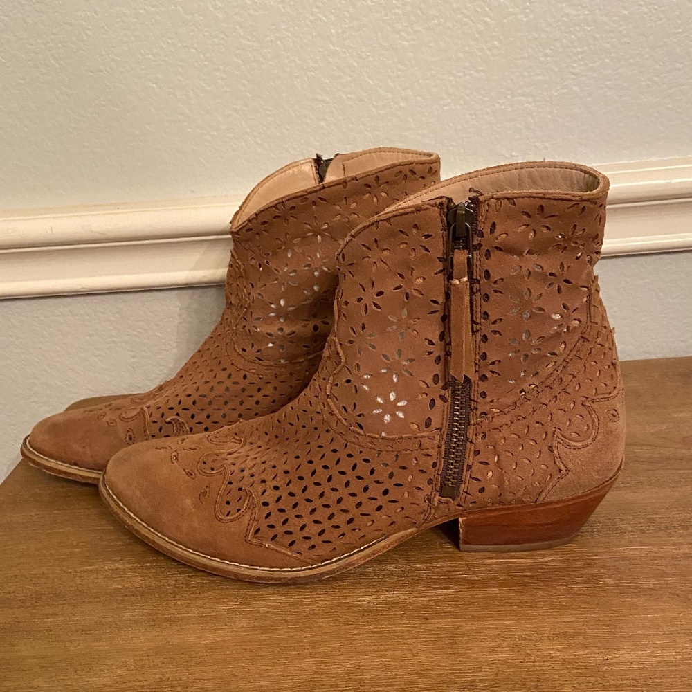 Boho Perforated booties